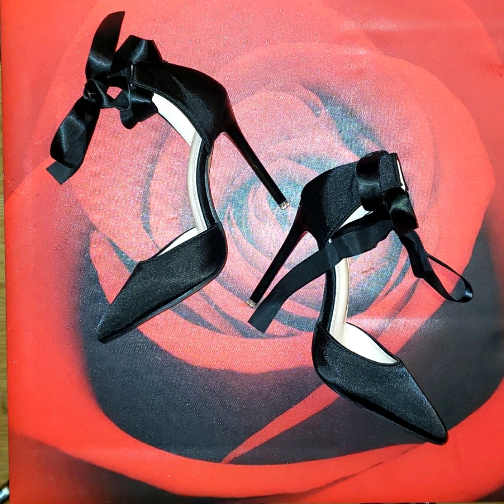 She & In Heels - Picture 2 of 6